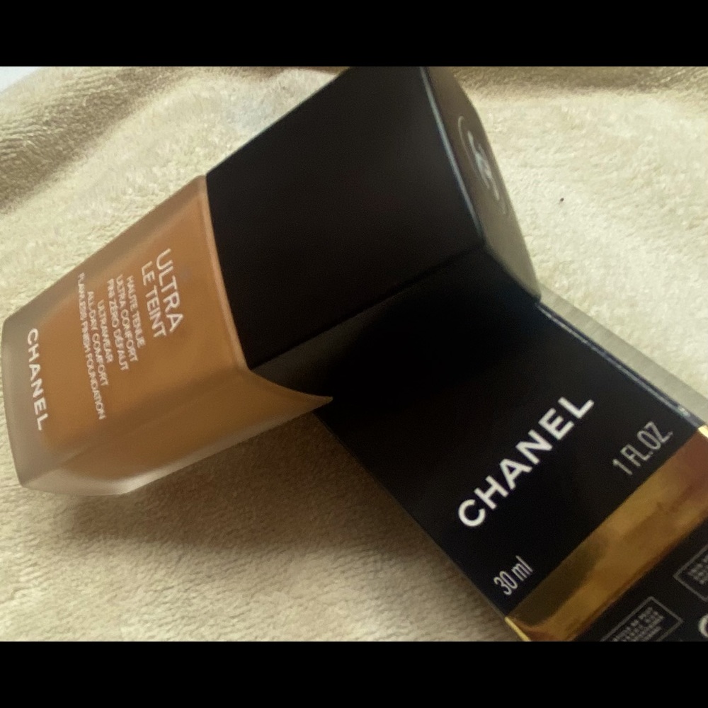 Chanel flawless foundation